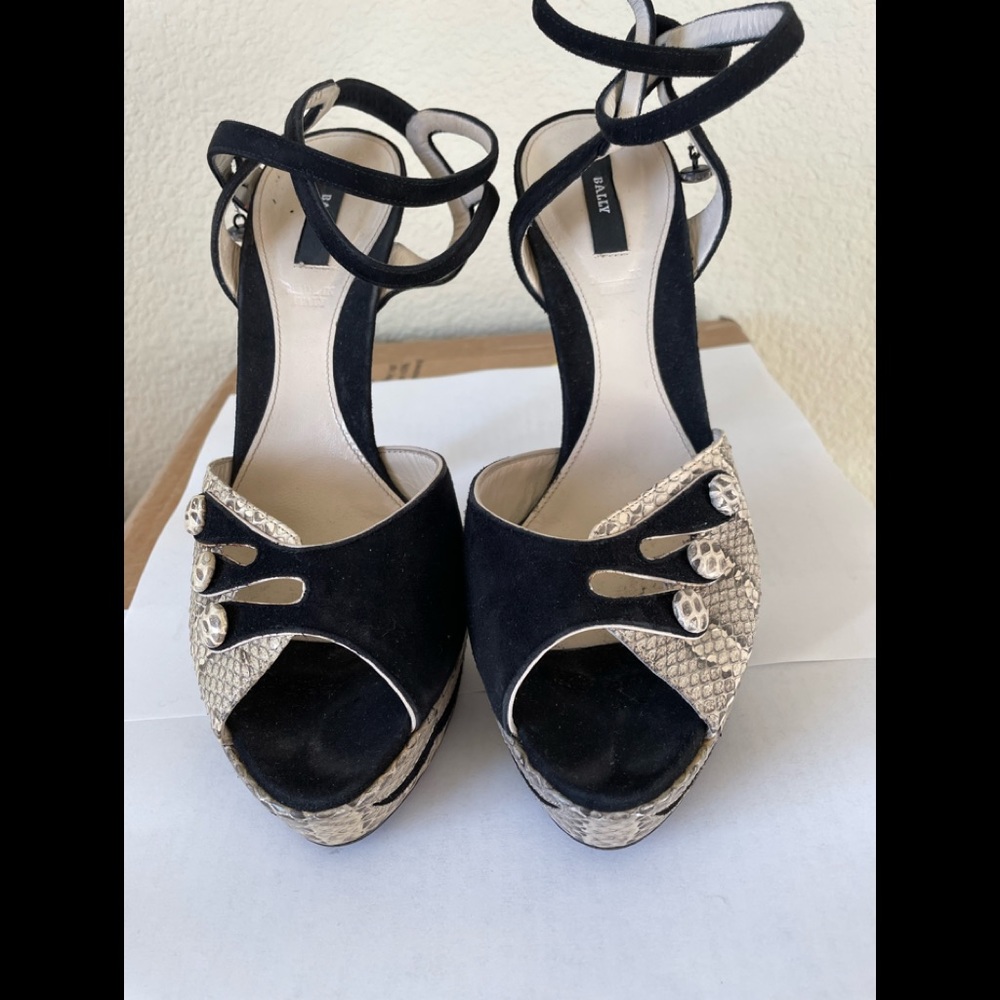 Sexy Bally velvet black and white heels with Python leather trimming US6.5